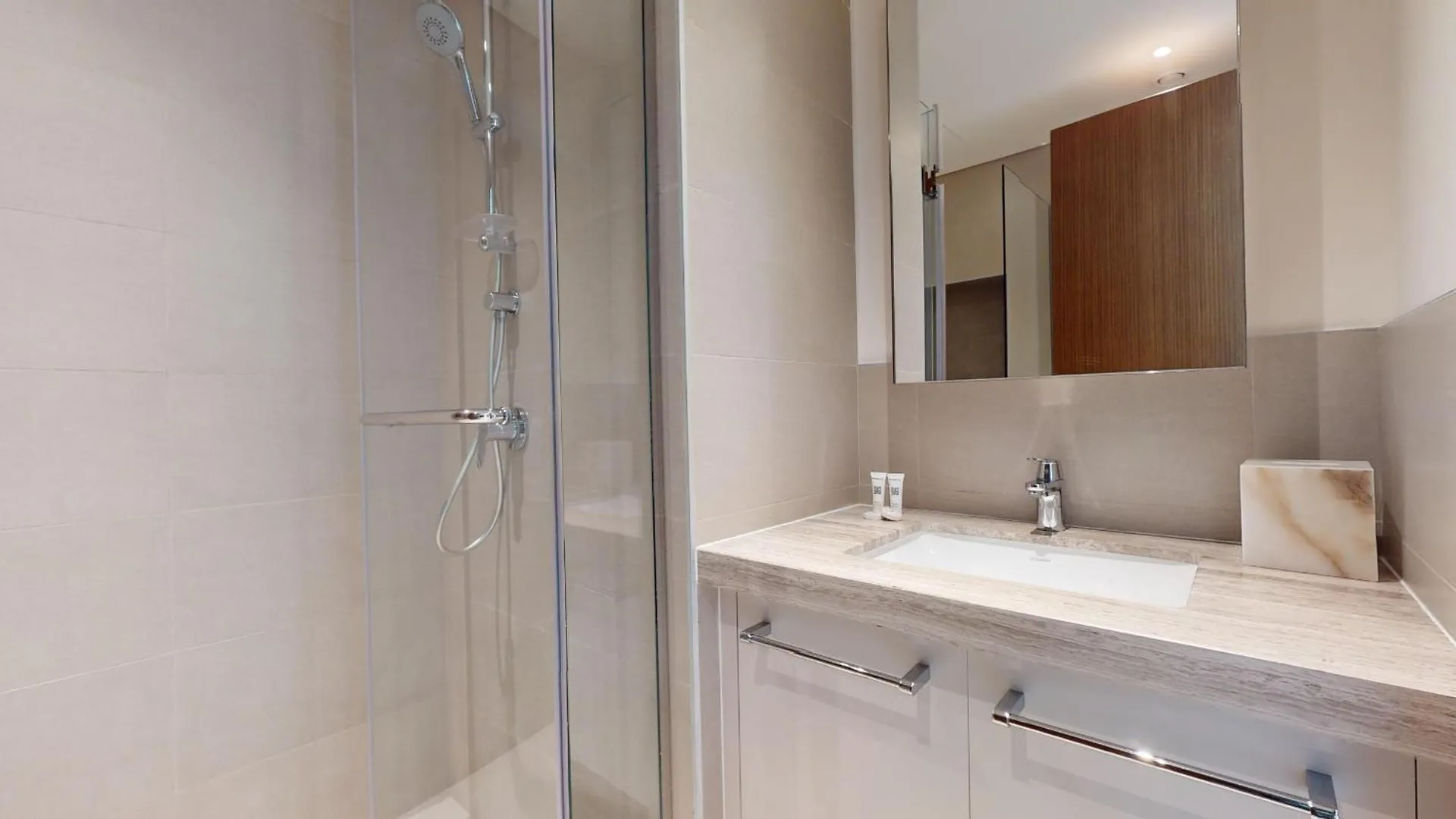 Apartment With 2 Bedrooms In Al Tahani St - Downtown Dubai Emirados Árabes Unidos